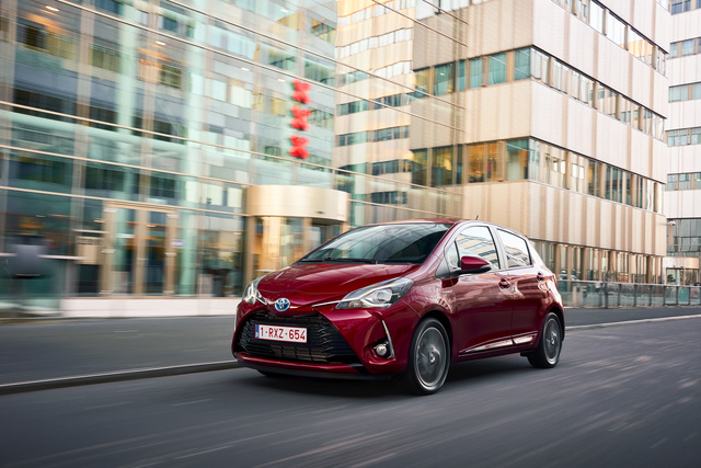 Toyota Yaris Hybrid Photos and Specs. Photo: Toyota Yaris Hybrid best ...