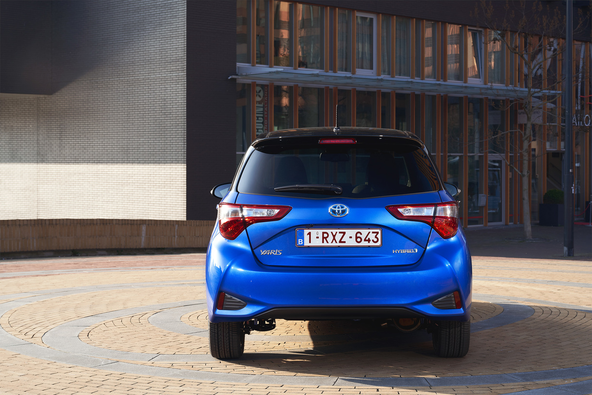 Toyota Yaris Hybrid Photos and Specs. Photo Toyota Yaris Hybrid 4k photo and 20 perfect photos