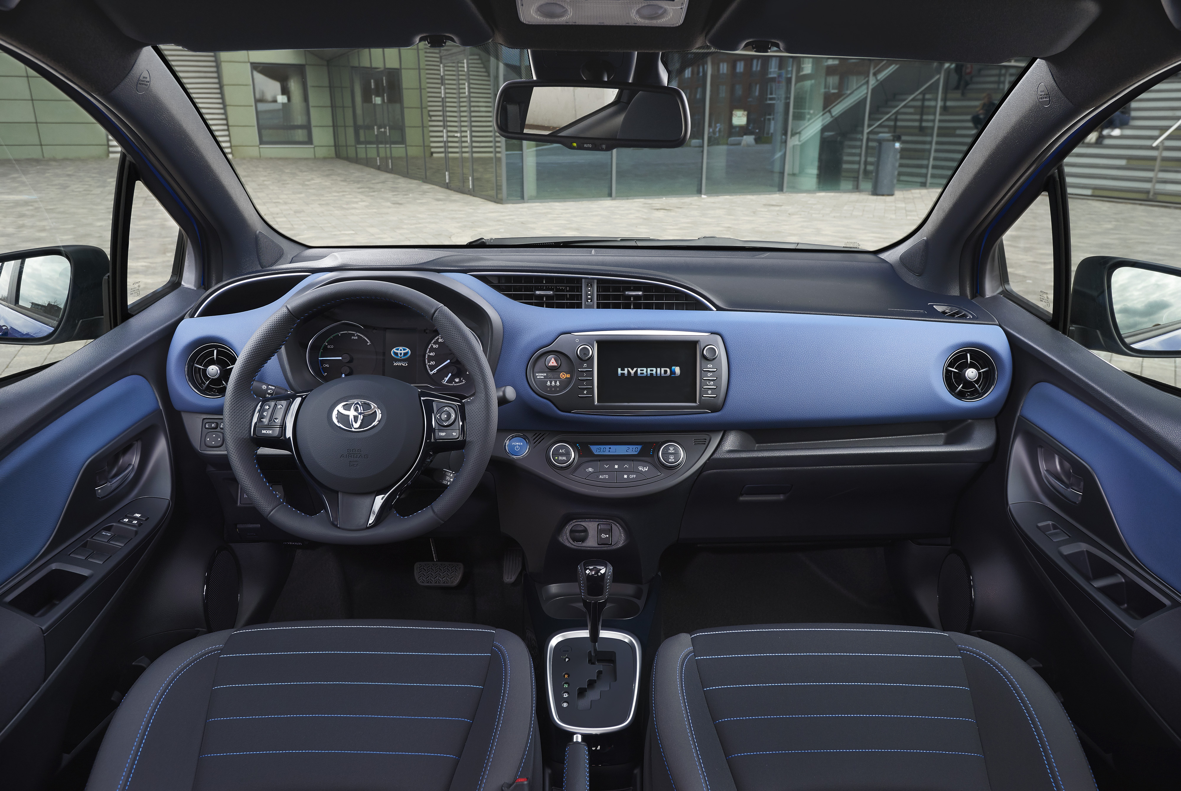 Toyota Yaris Hybrid 4k model