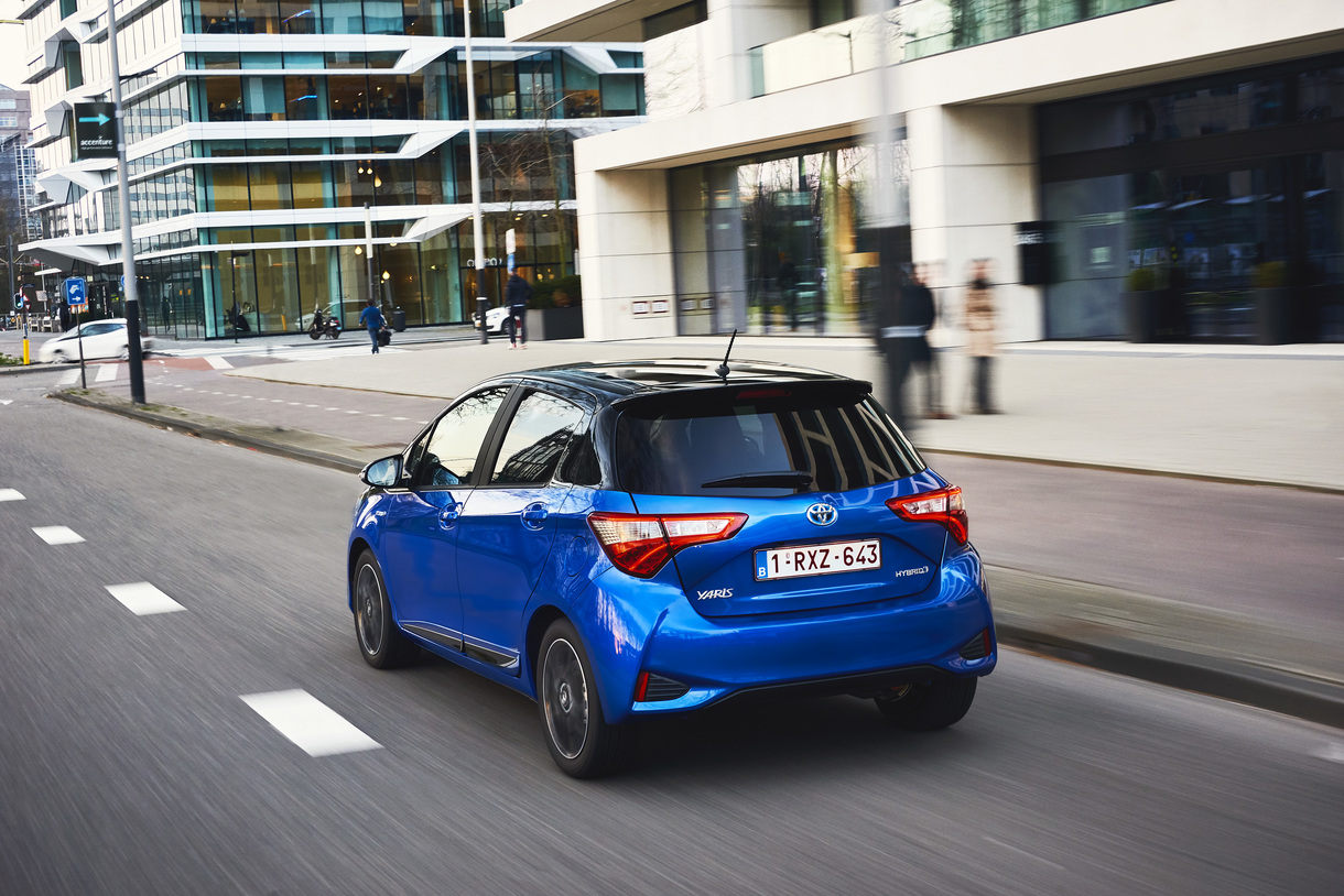 Toyota Yaris Hybrid Photos and Specs. Photo: Toyota Yaris Hybrid best ...