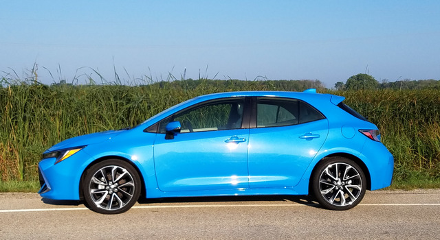 Toyota Corolla Hatchback Photos and Specs. Photo: Toyota Corolla ...