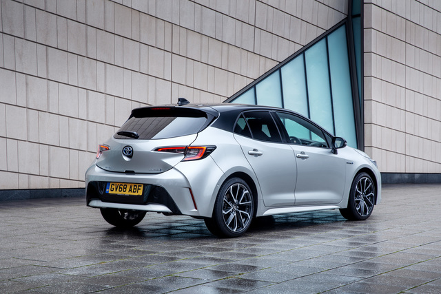 Toyota Corolla Hatchback Hybrid Photos and Specs. Photo: Toyota Corolla ...