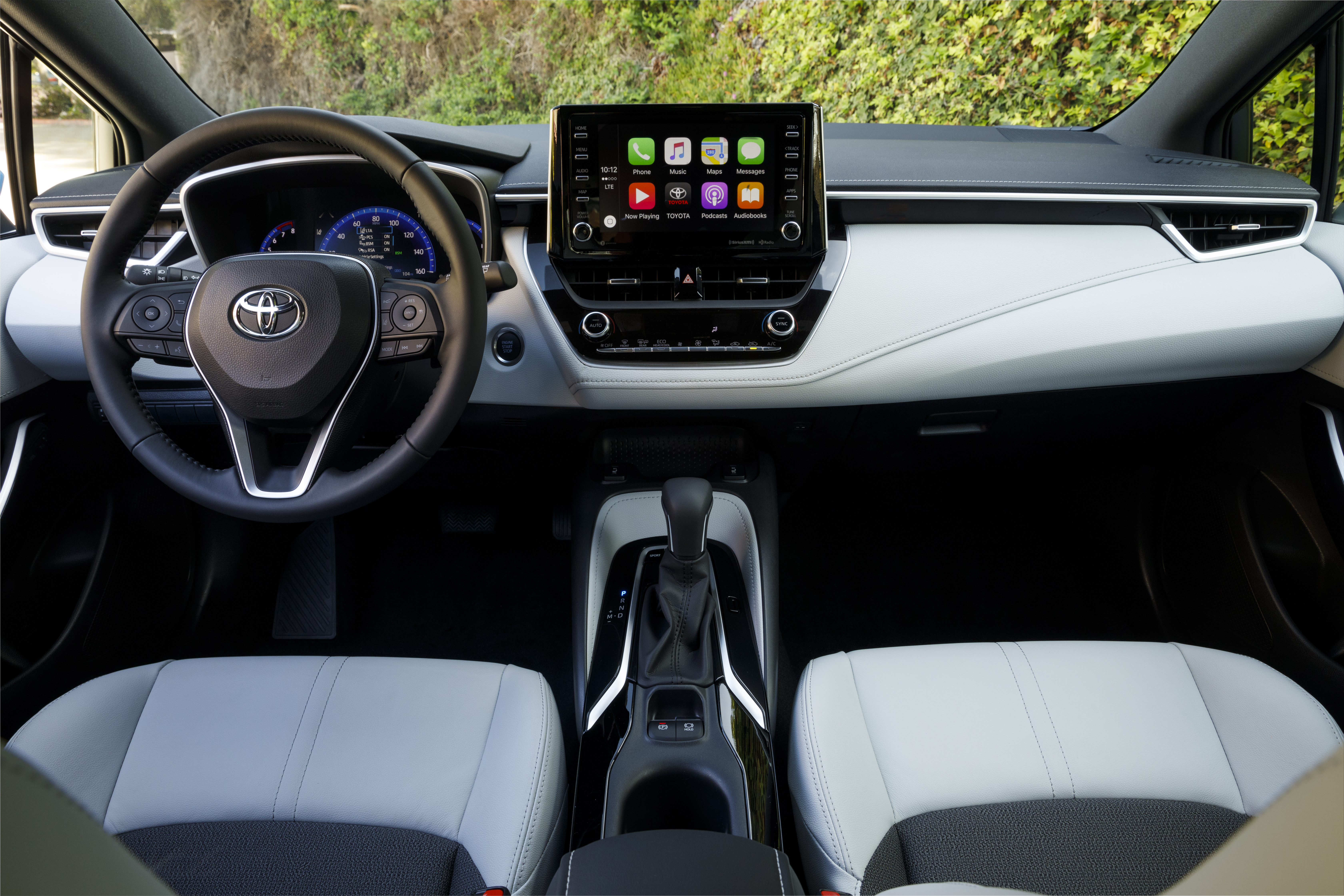 Toyota Corolla Hatchback Hybrid reviews model