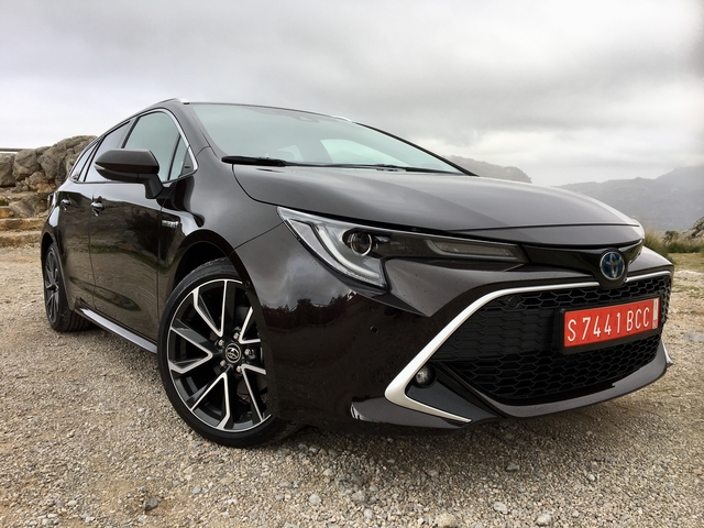 Toyota Corolla Touring Sports interior restyling Toyota Corolla Touring Sports best specifications