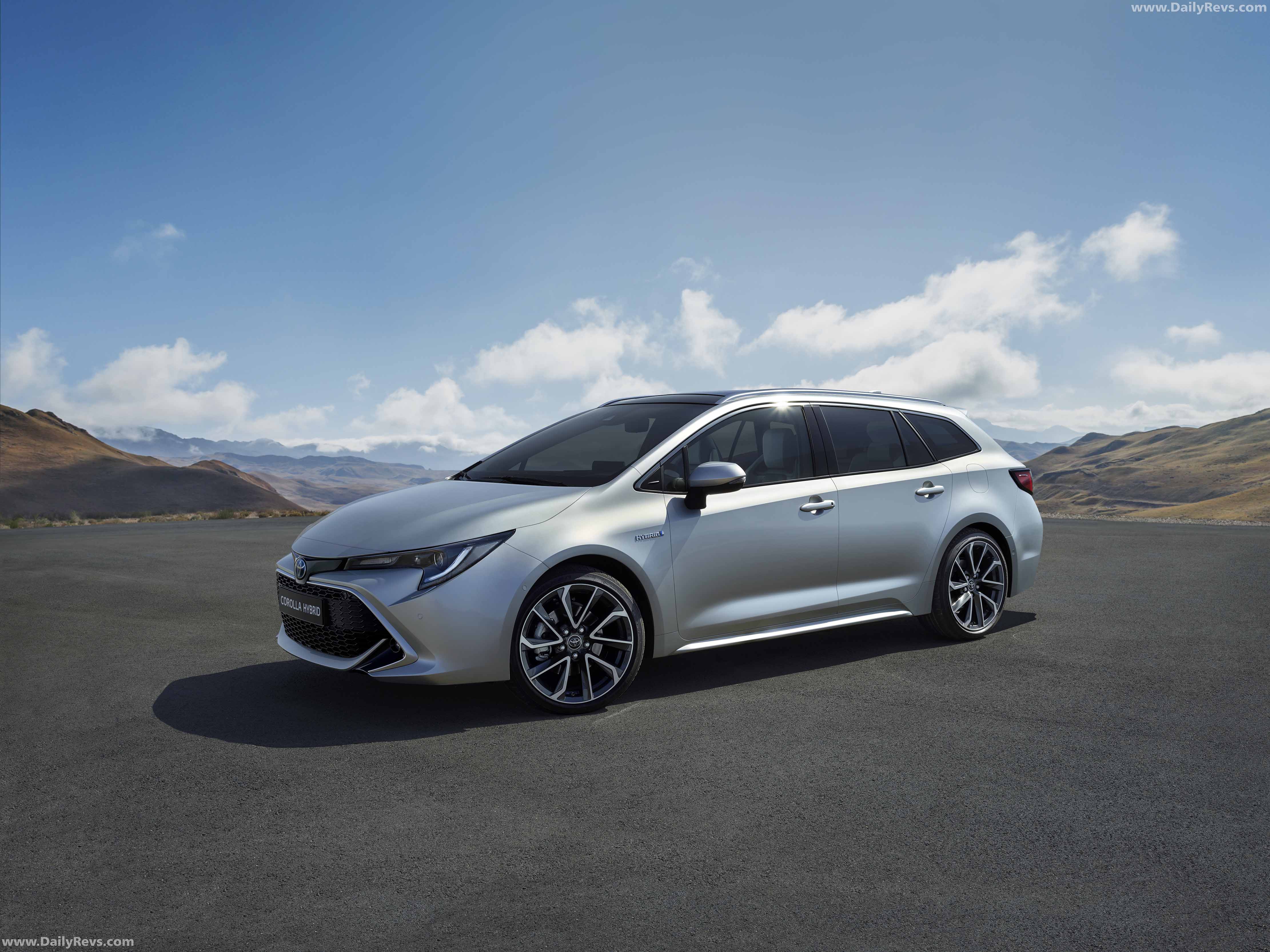 Toyota Corolla Touring Sports Hybrid exterior 2019