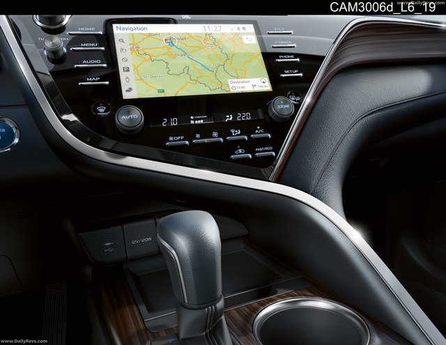 Toyota Camry Hybrid 4k big