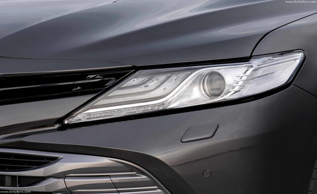 Toyota Camry Hybrid accessories model