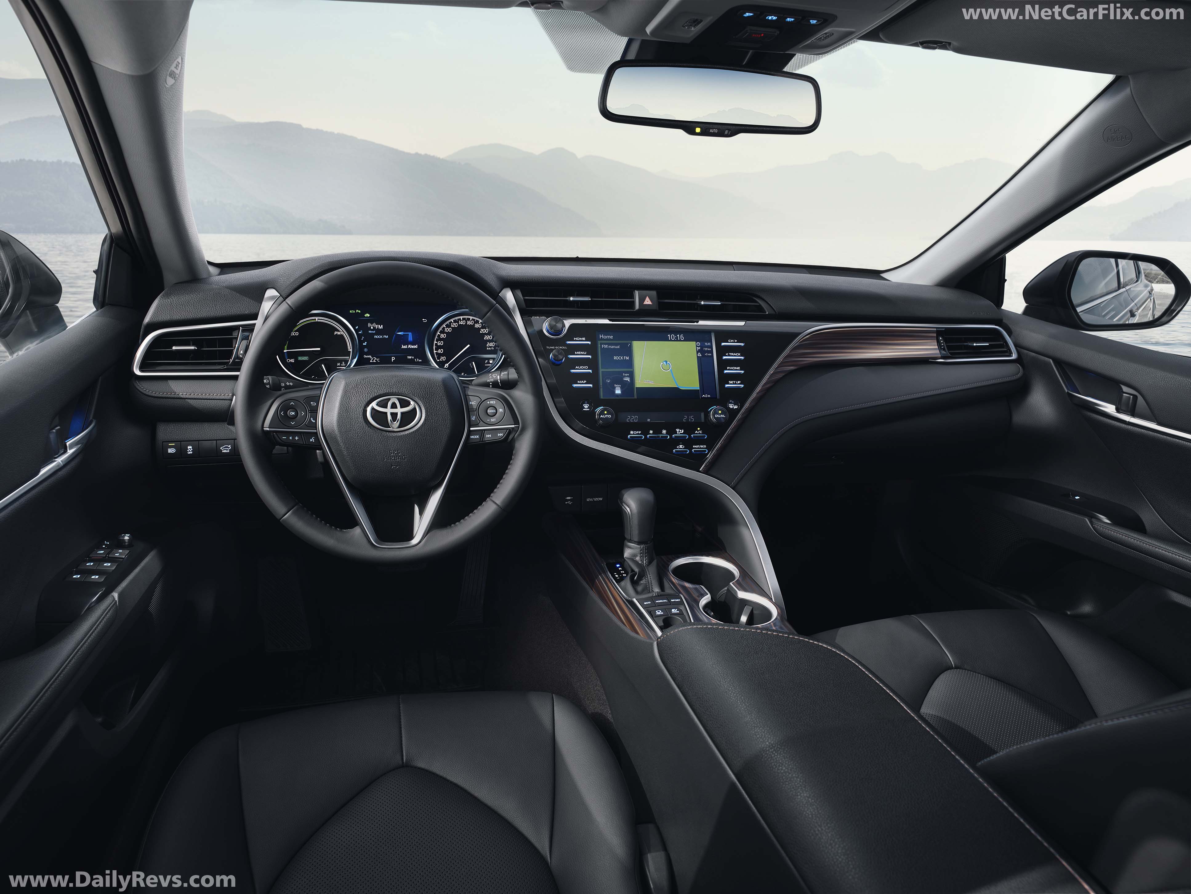 Toyota Camry Hybrid modern specifications