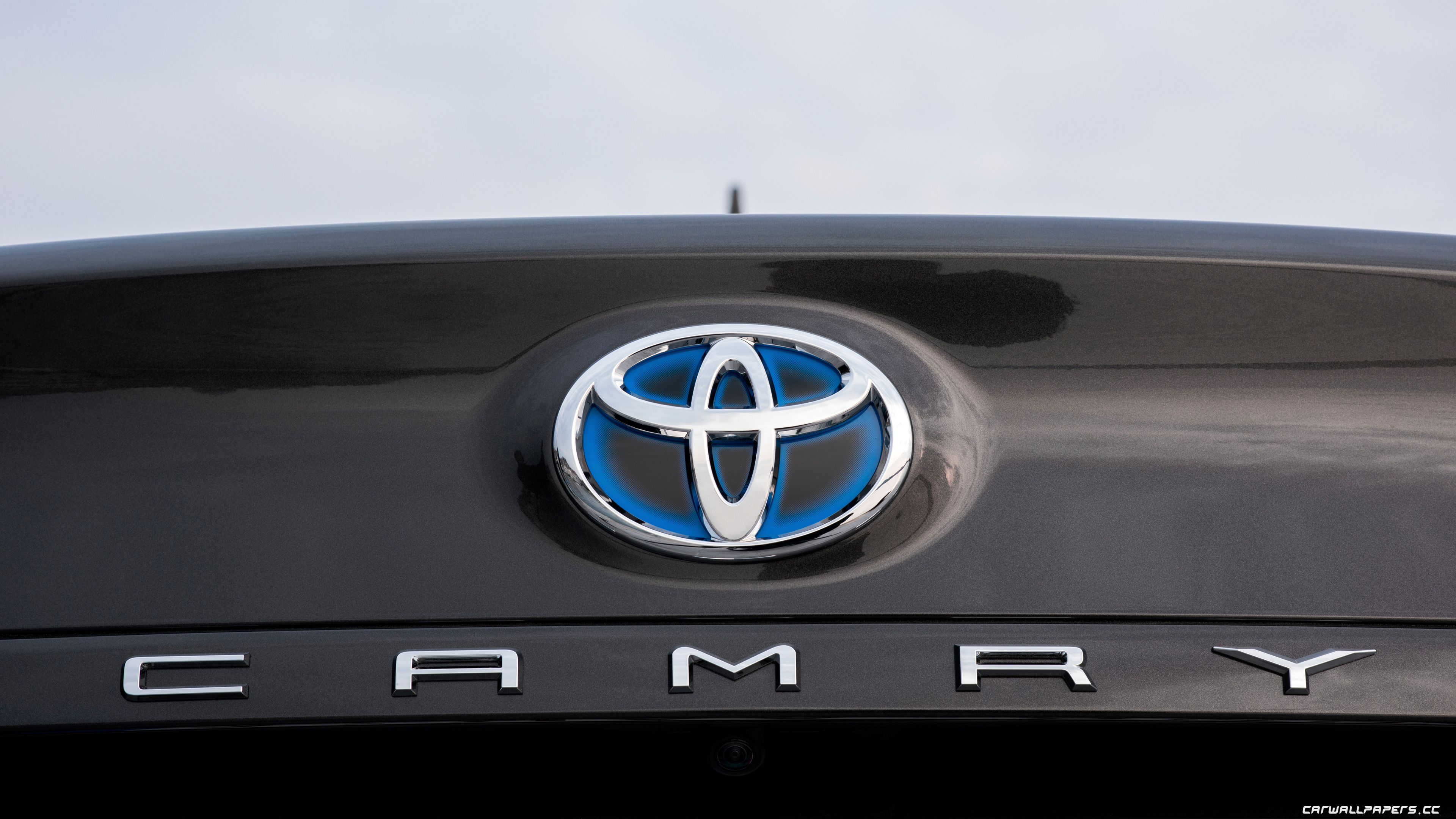Toyota Camry Hybrid accessories specifications