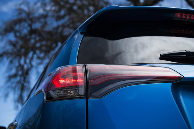 Toyota RAV4 Hybrid reviews specifications Toyota RAV4 Hybrid suv photo