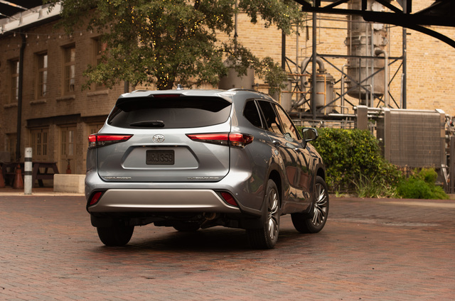 Toyota Highlander modern photo