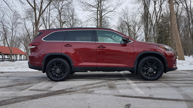 Toyota Highlander modern photo