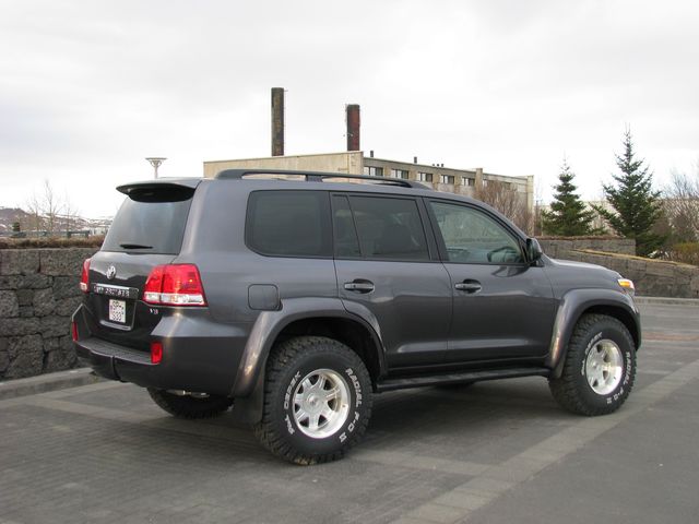 Toyota Land Cruiser Prado 150 suv Photos, and Specs. Find Toyota Land ...
