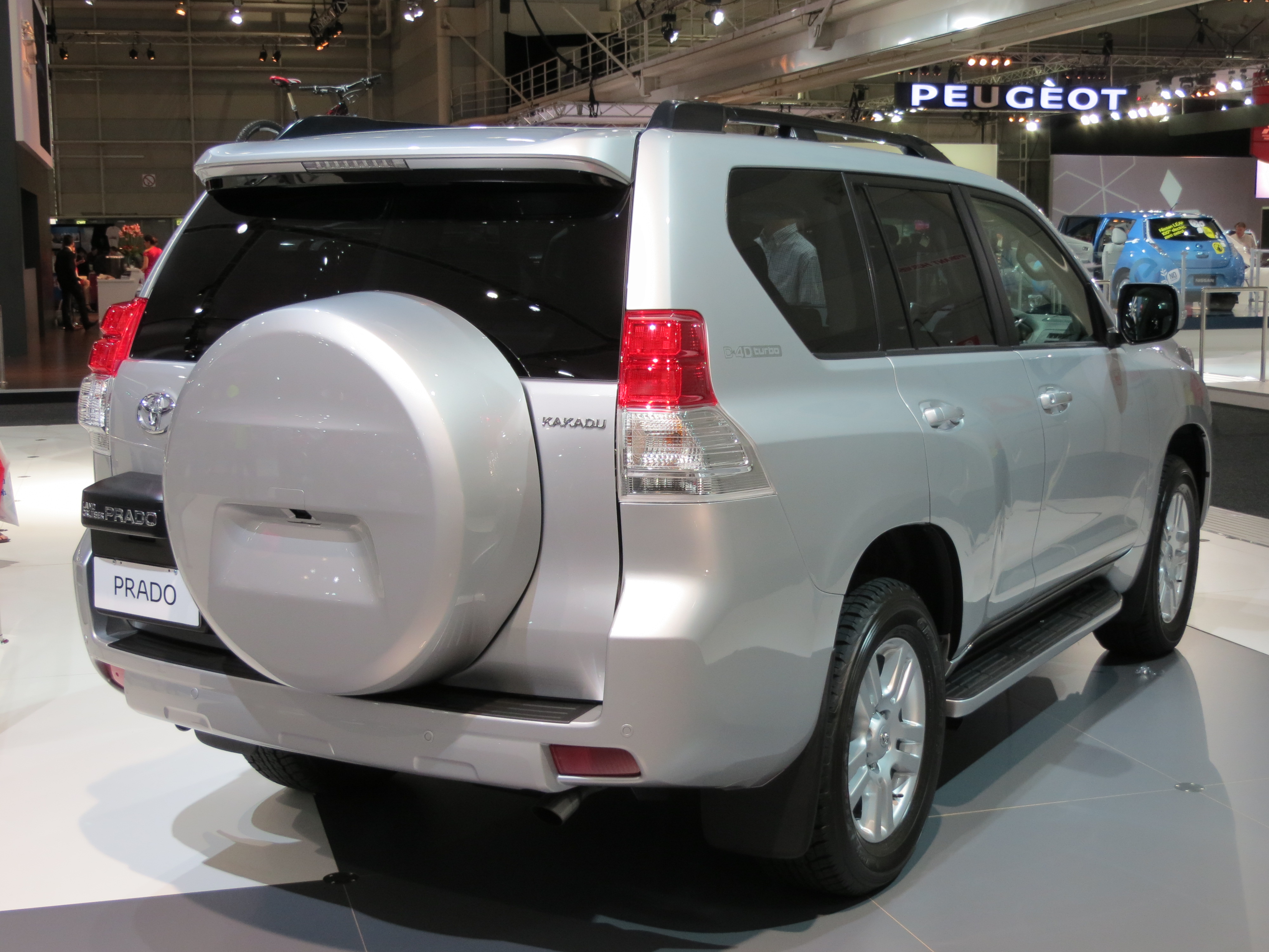 Toyota Land Cruiser Prado 150 interior specifications