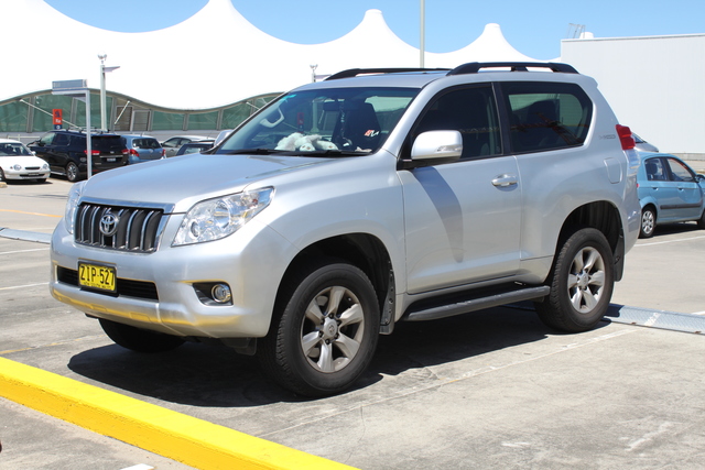 Toyota Land Cruiser Prado 150 3-door hd photo