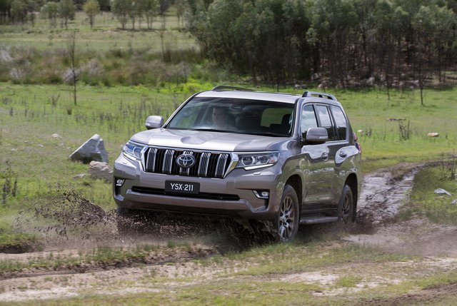 Toyota Land Cruiser Prado 150 3-door exterior photo
