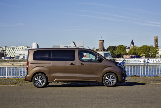 Toyota Proace Verso modern restyling