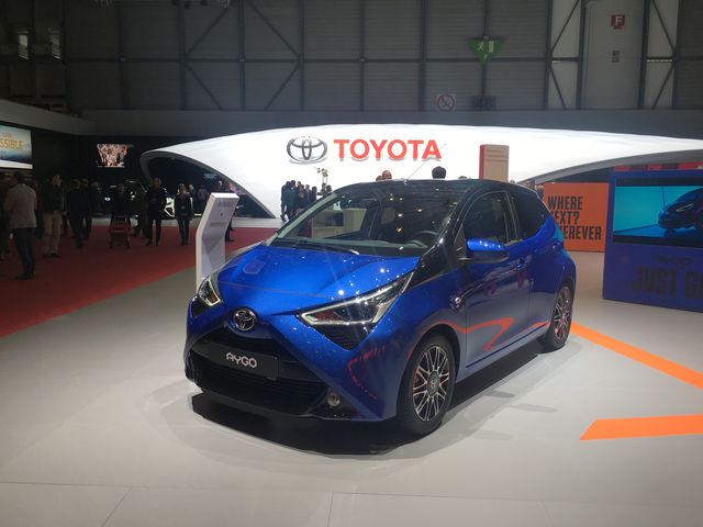 Toyota Aygo 3-door interior specifications