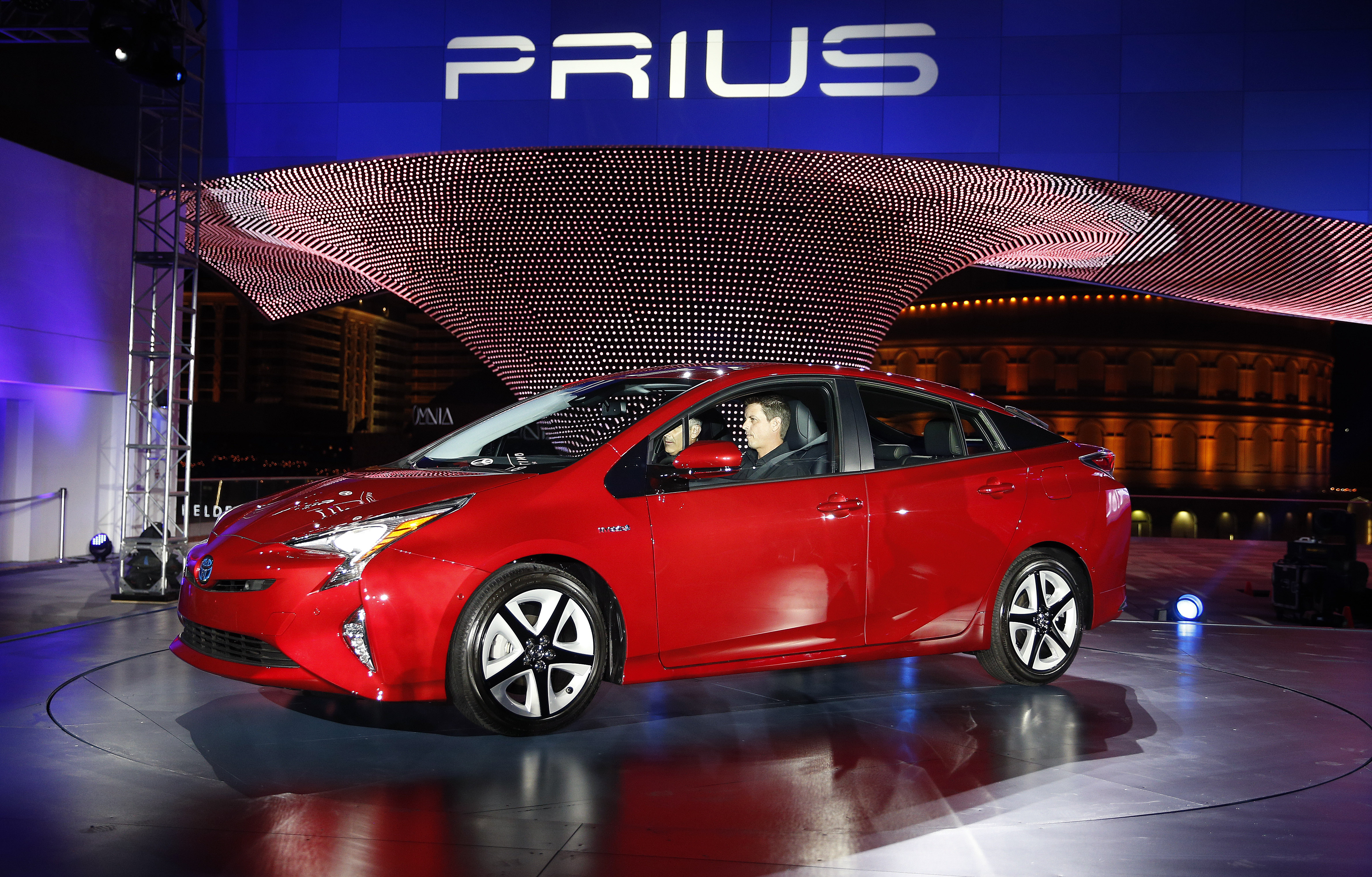 Toyota Prius Plug-in Hybrid reviews 2016