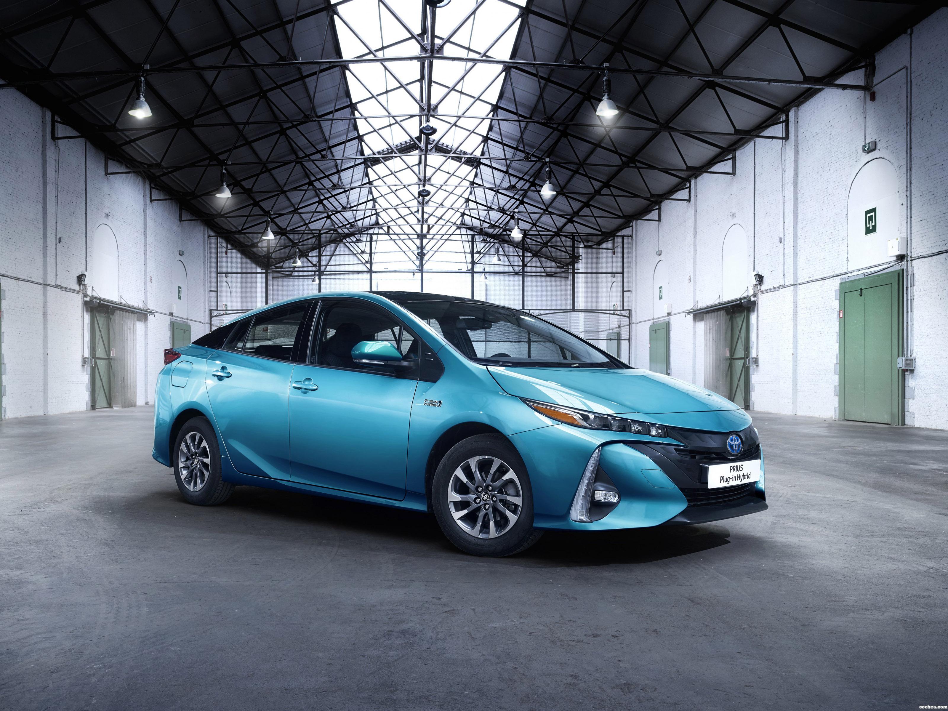 Toyota Prius Plug-in Hybrid interior restyling