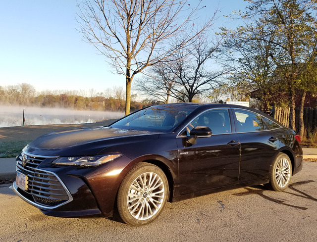 Toyota Avalon Hybrid sedan restyling