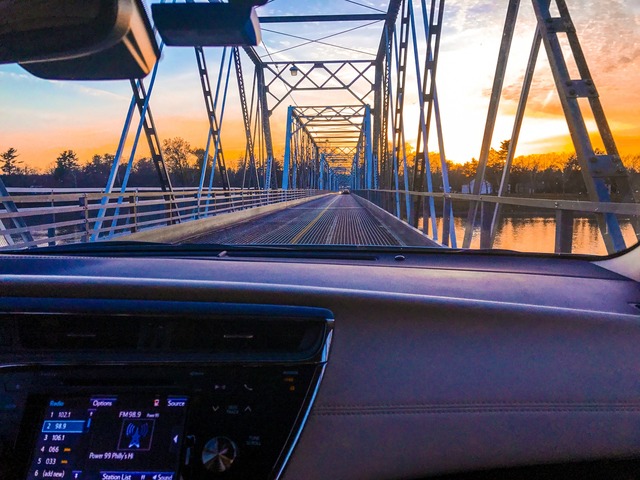 Toyota Avalon Hybrid reviews specifications