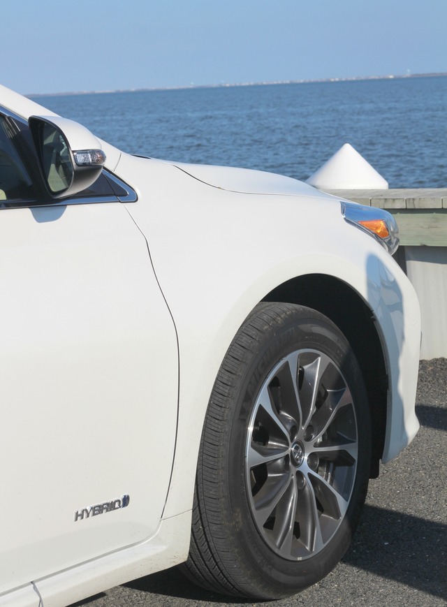 Toyota Avalon Hybrid hd model