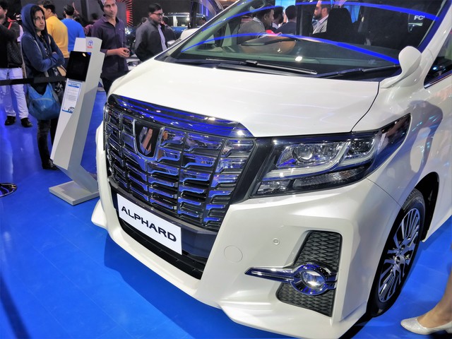 Toyota Alphard minivan photo Toyota Alphard modern 2018