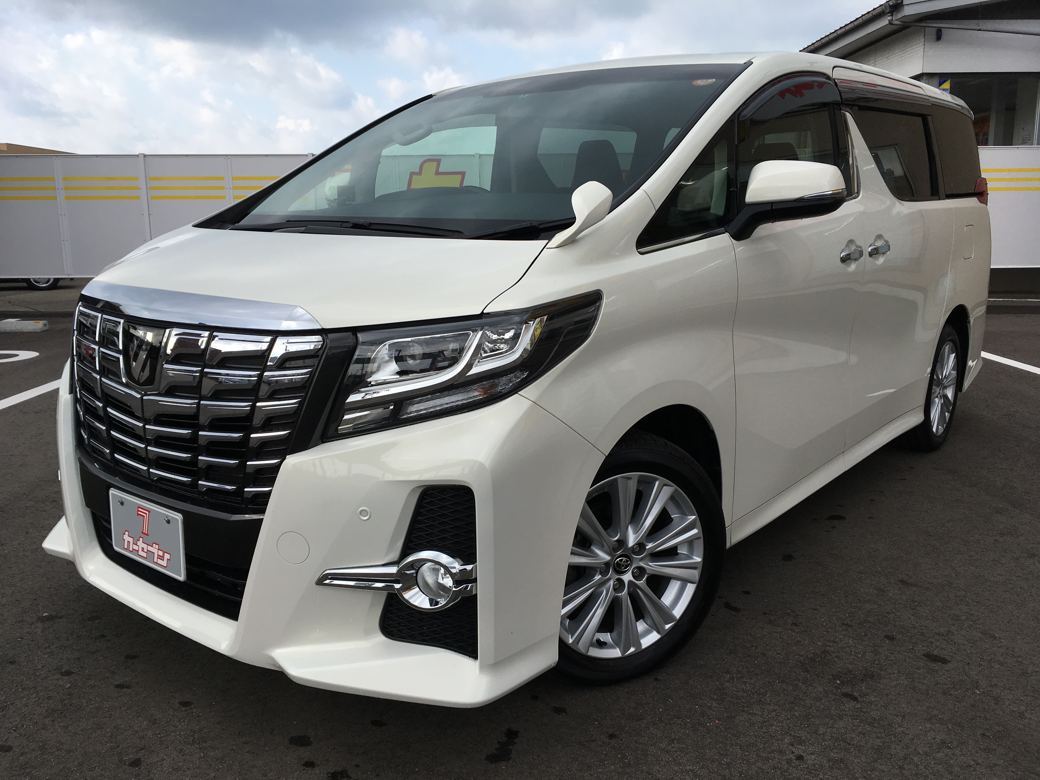 Toyota Alphard reviews specifications