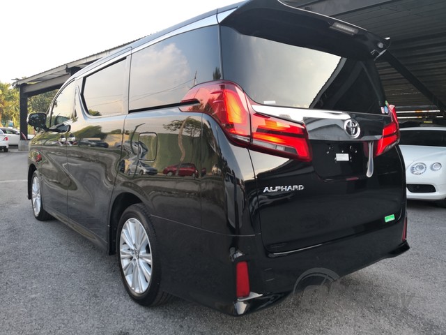 Toyota Alphard Photos and Specs. Photo: Toyota Alphard exterior model ...
