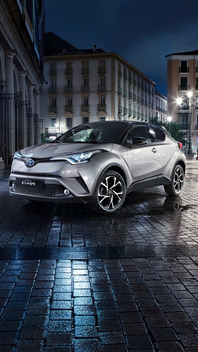 Toyota C-HR reviews model