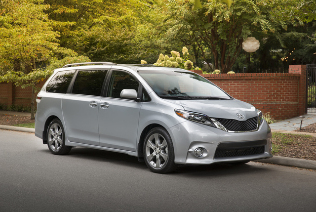 Toyota Sienna Photos and Specs. Photo: Toyota Sienna 4k 2015 and 42 ...