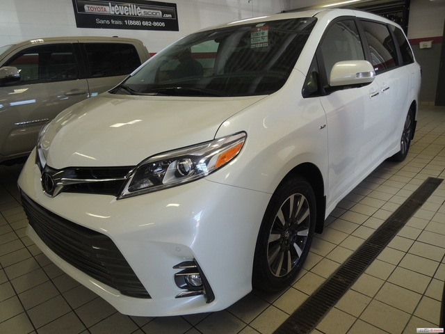 Toyota Sienna interior photo