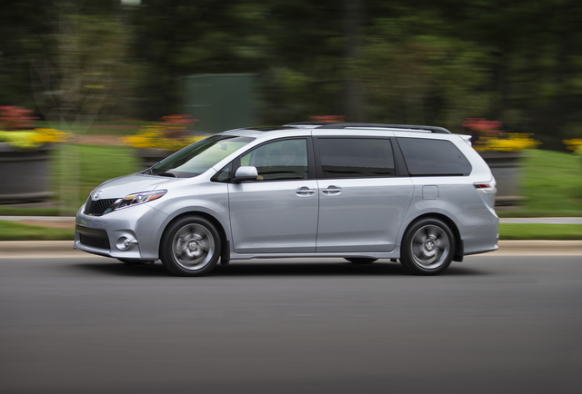 Toyota Sienna Photos and Specs. Photo: Toyota Sienna interior 2018 and ...