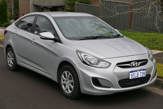 Hyundai Accent interior photo