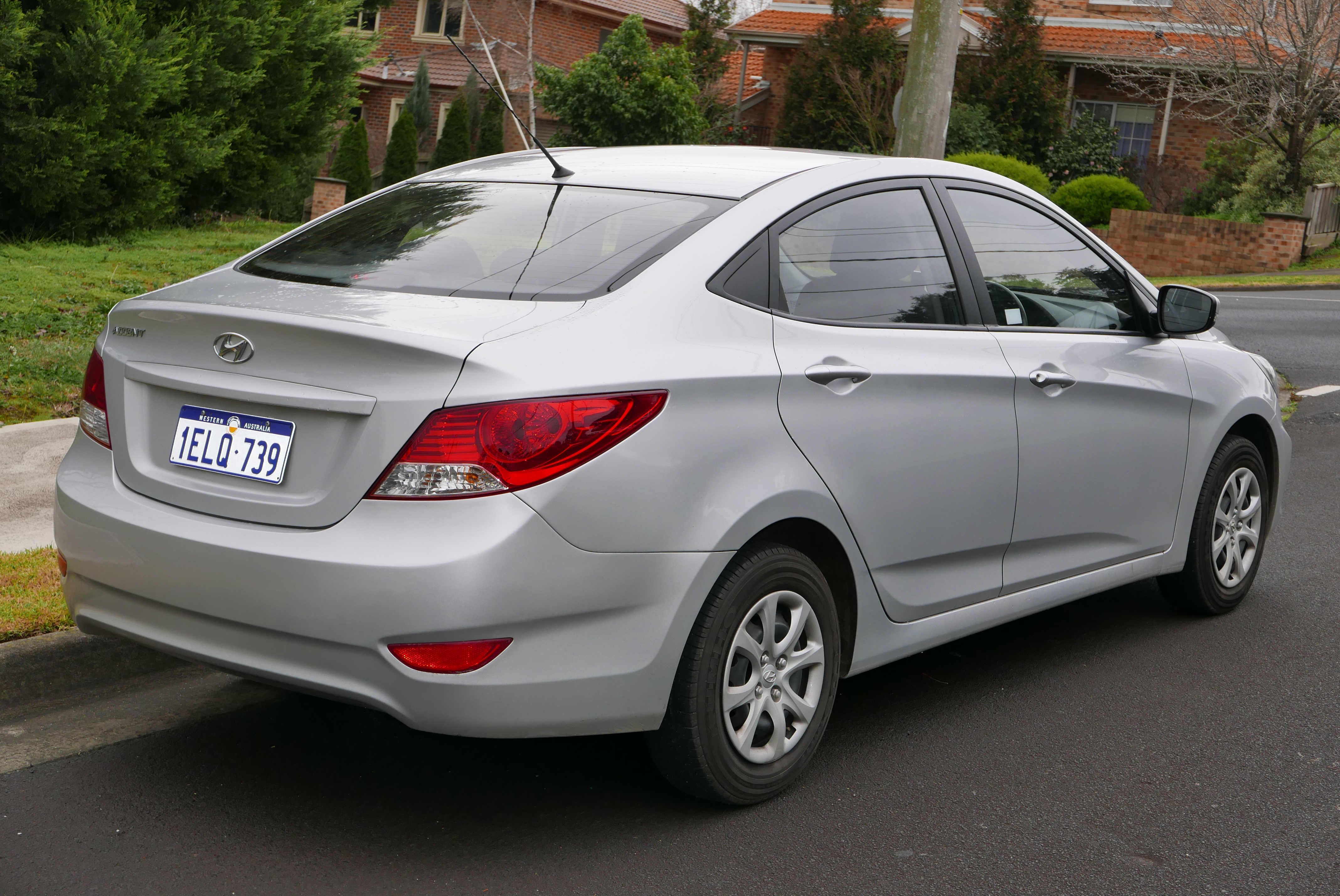 Hyundai Accent reviews model