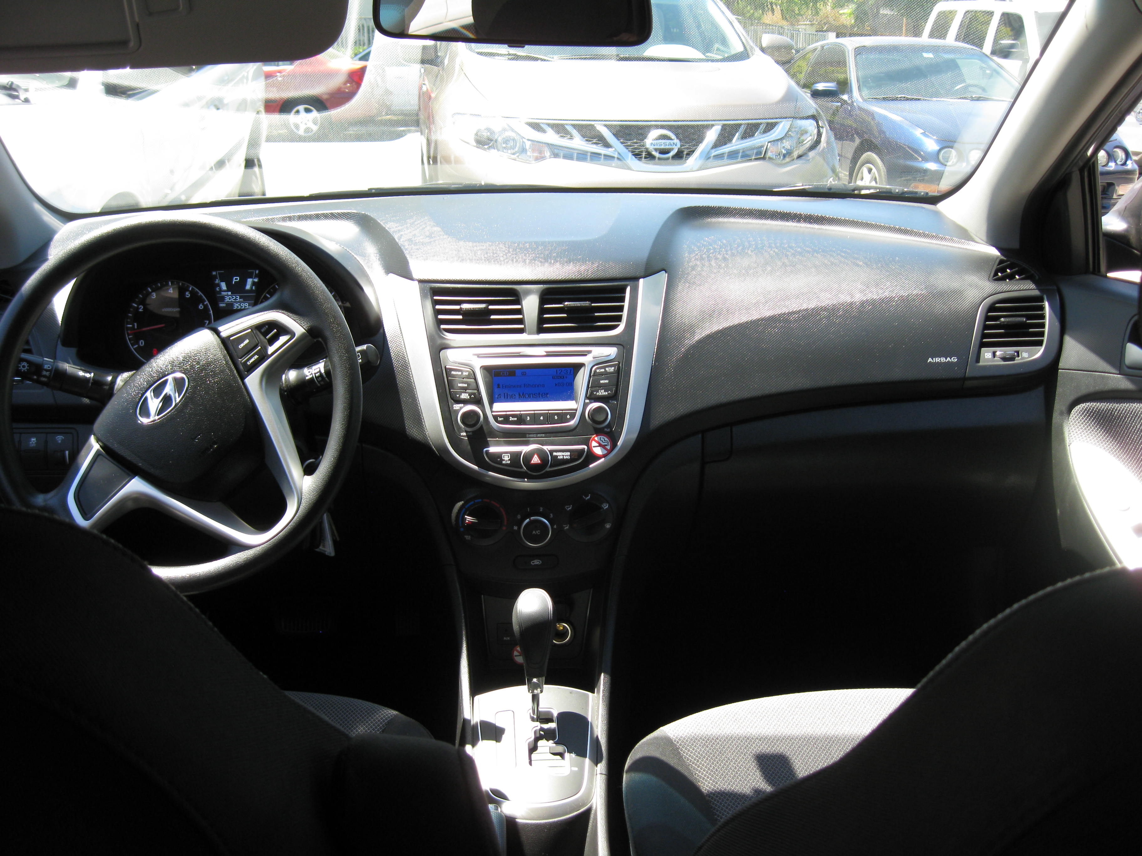 Hyundai Accent exterior photo