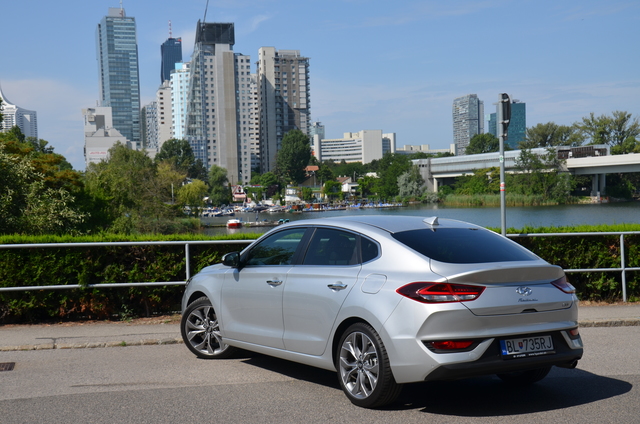 Hyundai i30 Fastback 4k photo Hyundai i30 Fastback best big
