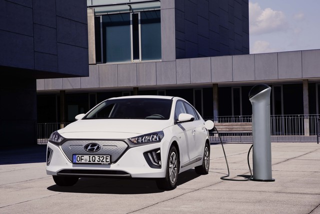 Hyundai IONIQ electric modern 2019 Hyundai IONIQ electric interior big