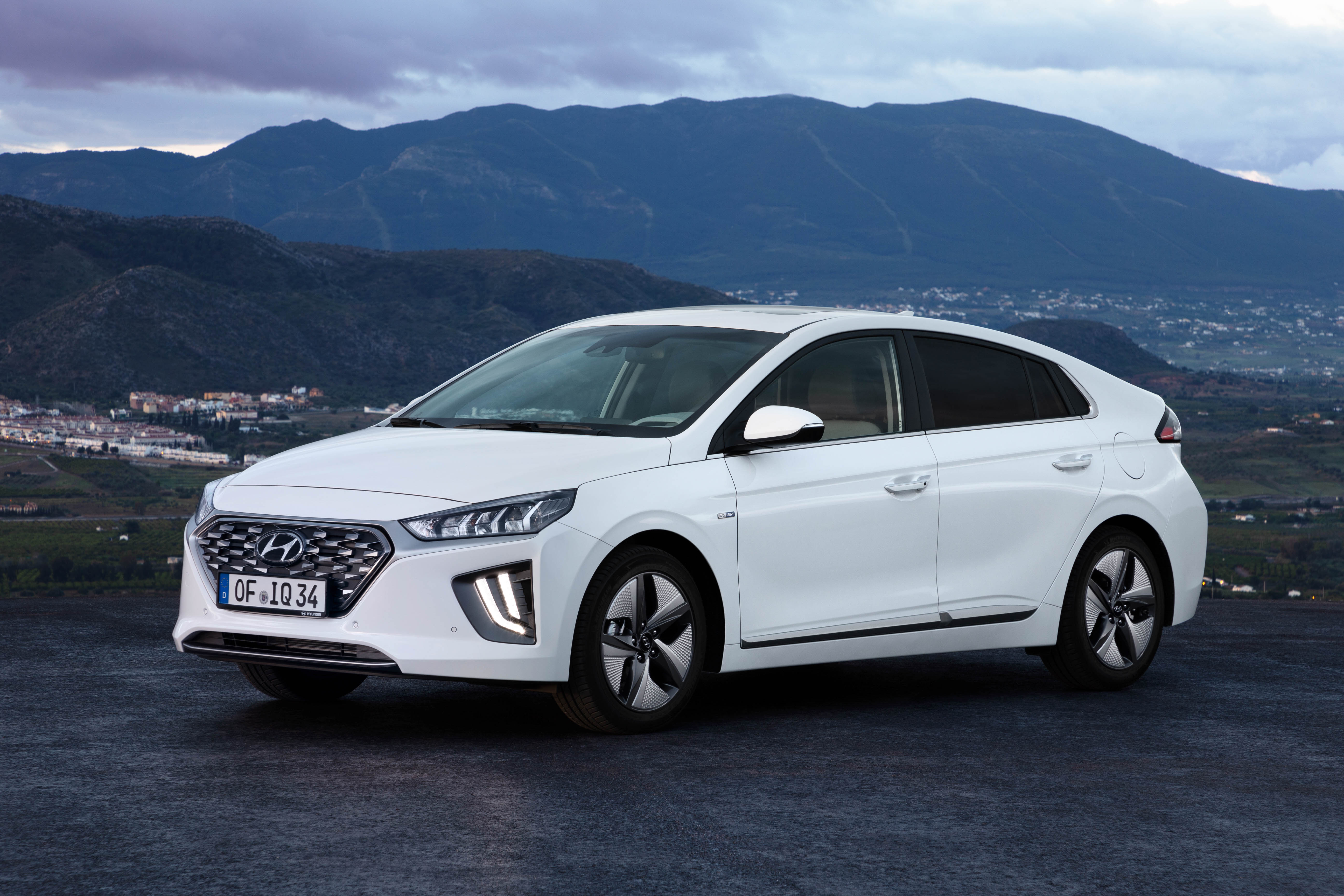 Hyundai IONIQ electric reviews model