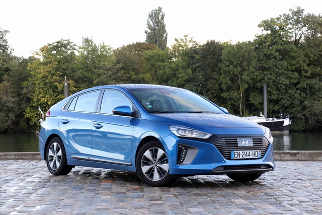 Hyundai IONIQ hybrid hatchback specifications