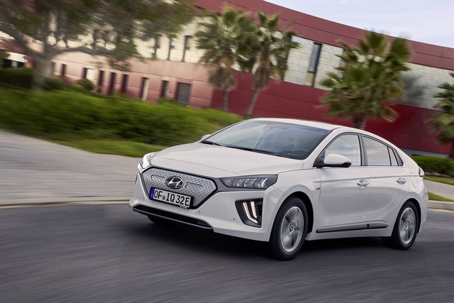 Hyundai IONIQ hybrid interior restyling