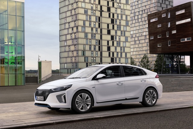 Hyundai IONIQ hybrid 4k big
