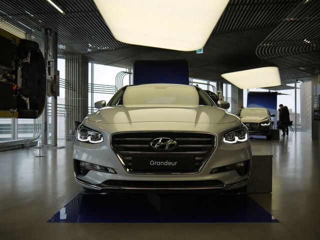 Hyundai Grandeur sedan model Hyundai Grandeur modern restyling