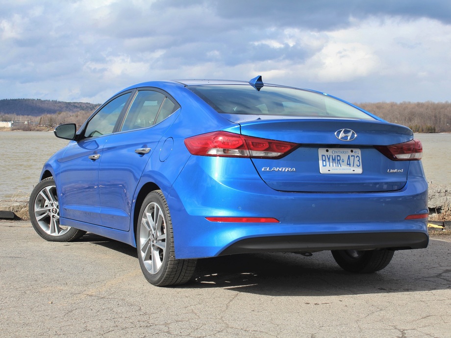 Hyundai Elantra Photos and Specs. Photo Hyundai Elantra best