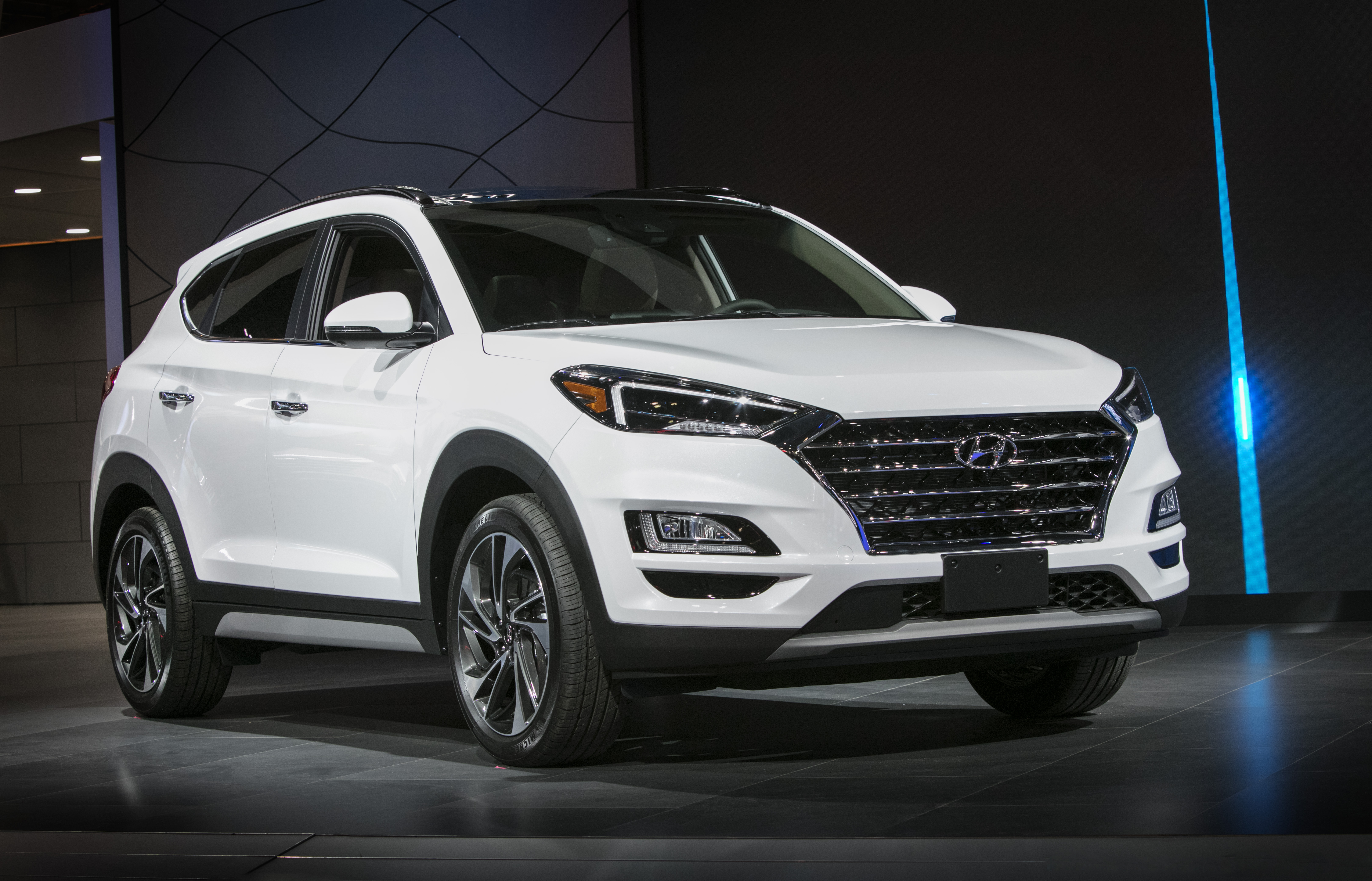 Hyundai Tucson reviews specifications