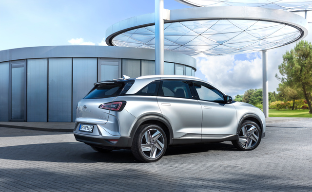 Hyundai H-1 hd photo