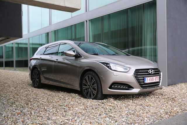 Hyundai i40 Wagon interior big Hyundai i40 Wagon wagon restyling