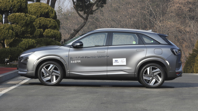 Hyundai NEXO interior photo