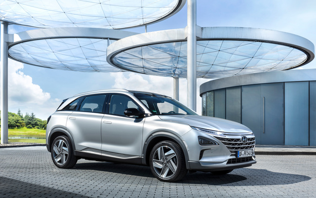 Hyundai NEXO suv big
